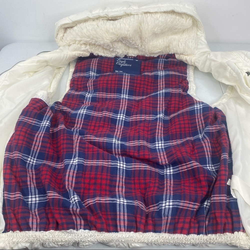 American Eagle Puffer Hooded Lined Vest - Picture 11 of 13